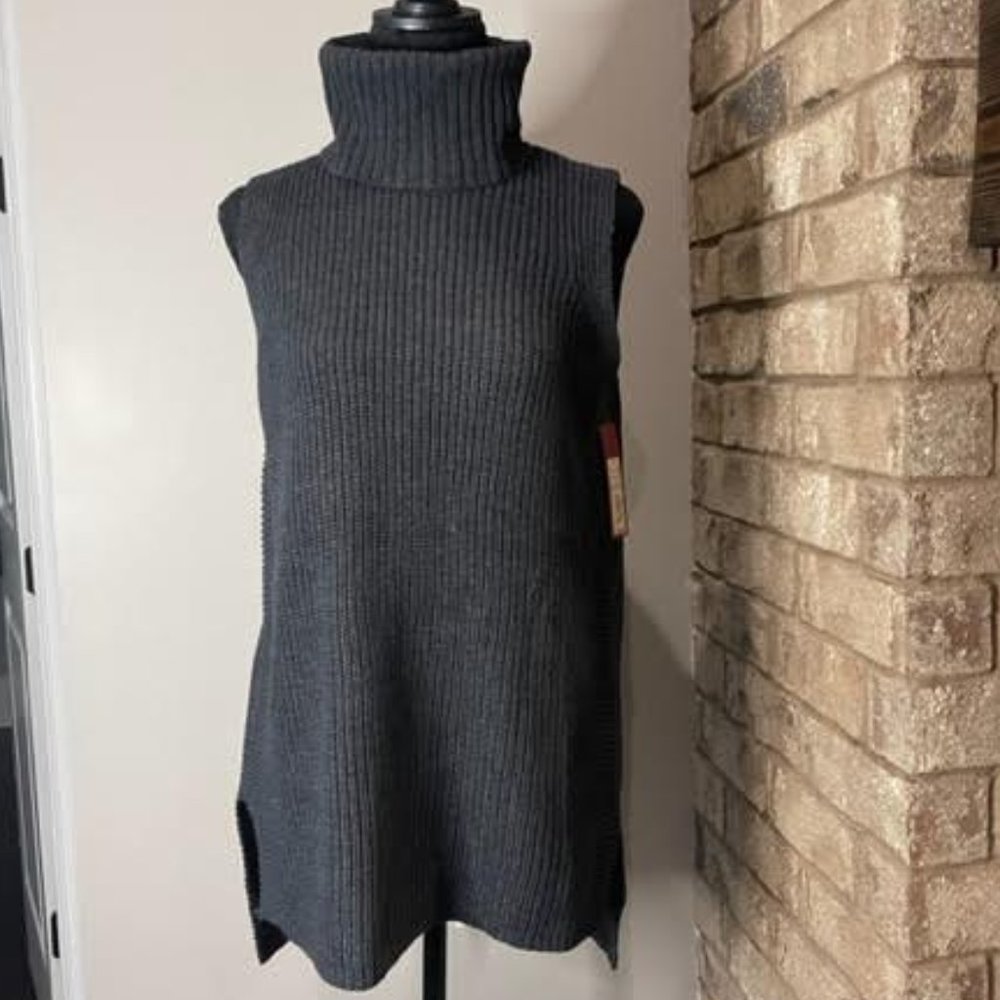 NWT Sleeveless Turtleneck Sweater